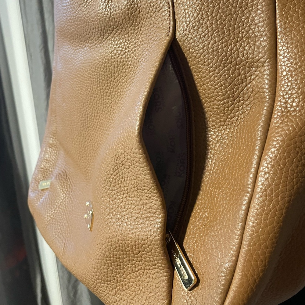 Michael Kors Hobo. Carmel color - Picture 5 of 9